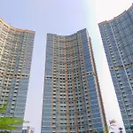 Well Furnished And Comfortable 2Br Apartment Gold Coast By Travelio