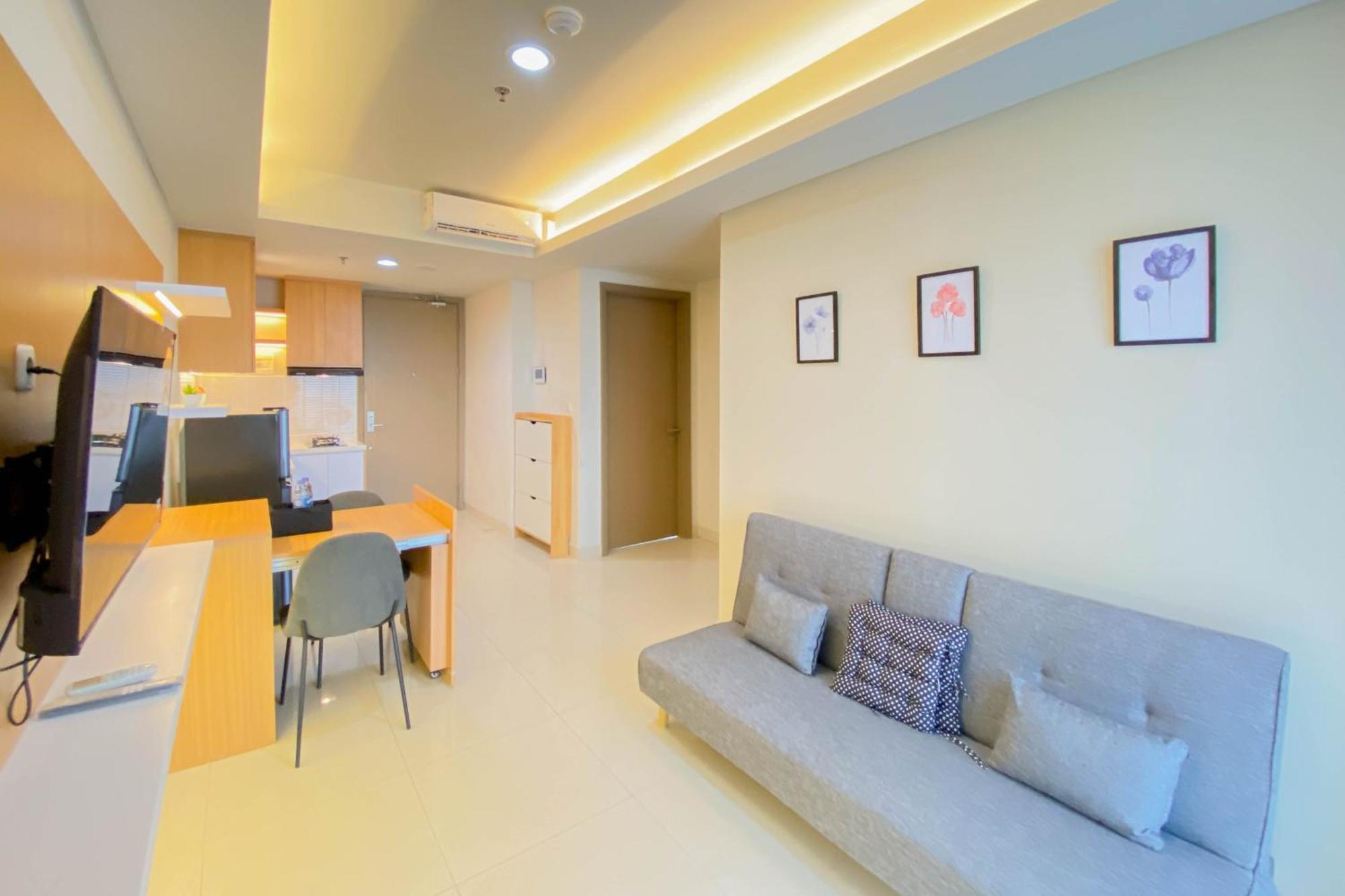 Well Furnished And Comfortable 2br Gold Coast By Travelio Apartment Jakarta