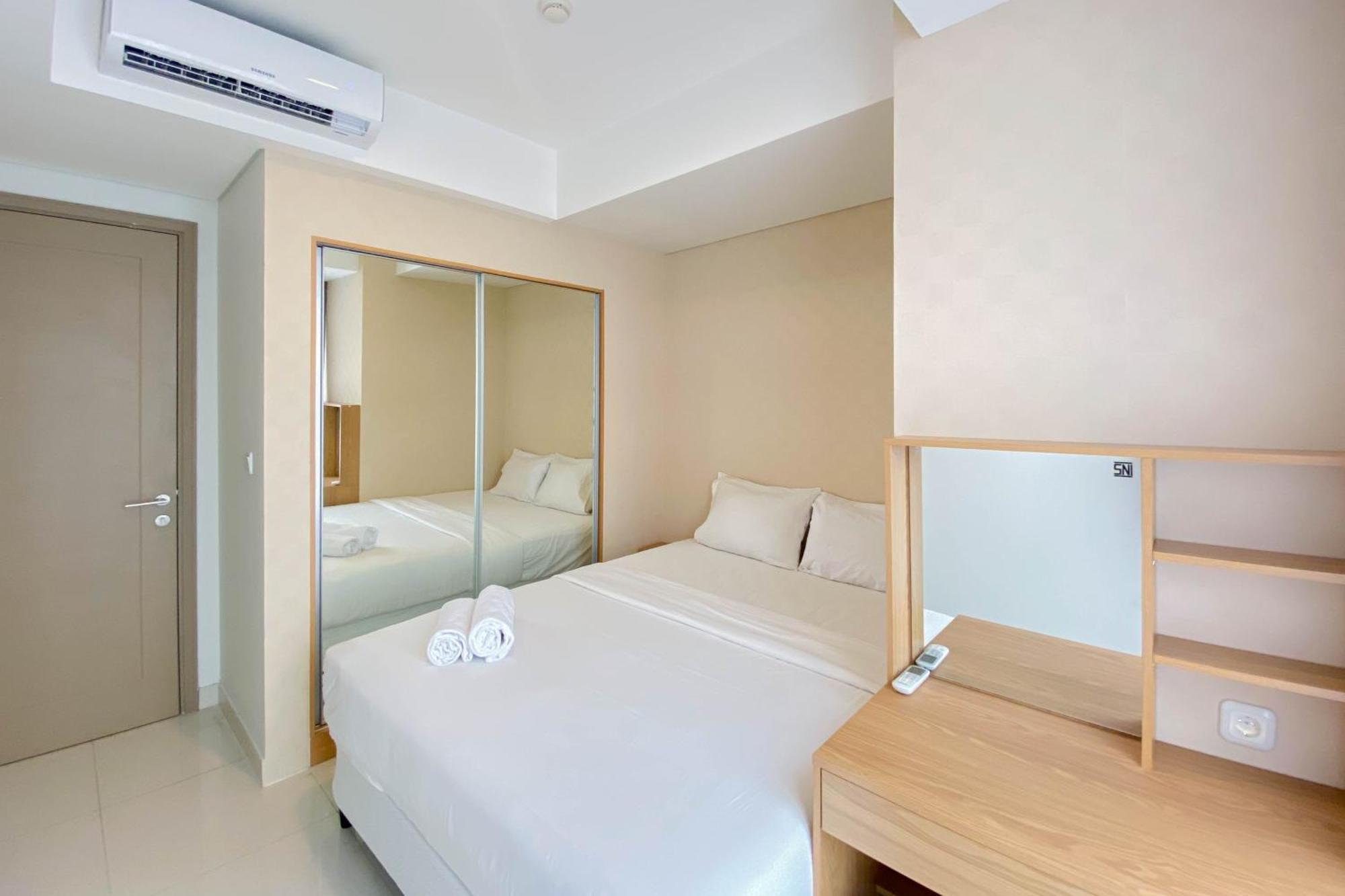 Well Furnished And Comfortable 2br Gold Coast By Travelio Jakarta