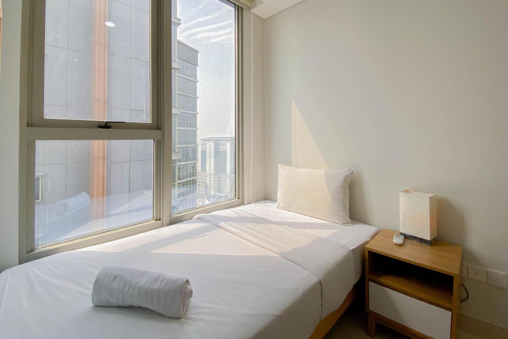 Well Furnished And Comfortable 2br Gold Coast By Travelio Apartment Jakarta